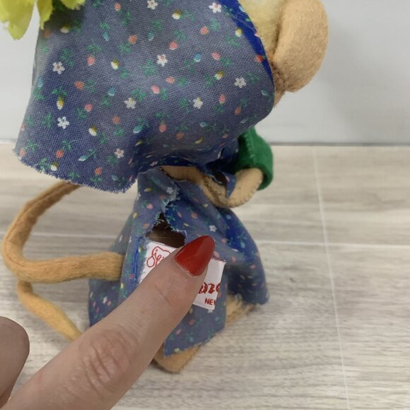 Vintage 1992 Annalee Mouse Plush Figure With Plant Imperfect - Picture 9 of 11